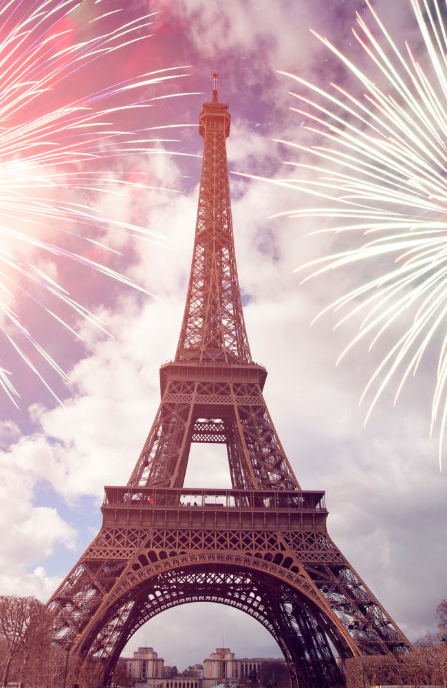 Eiffel Tower Fireworks 2024 - Kassi Matilda